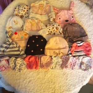 Baby Girl's Caps & Mittens